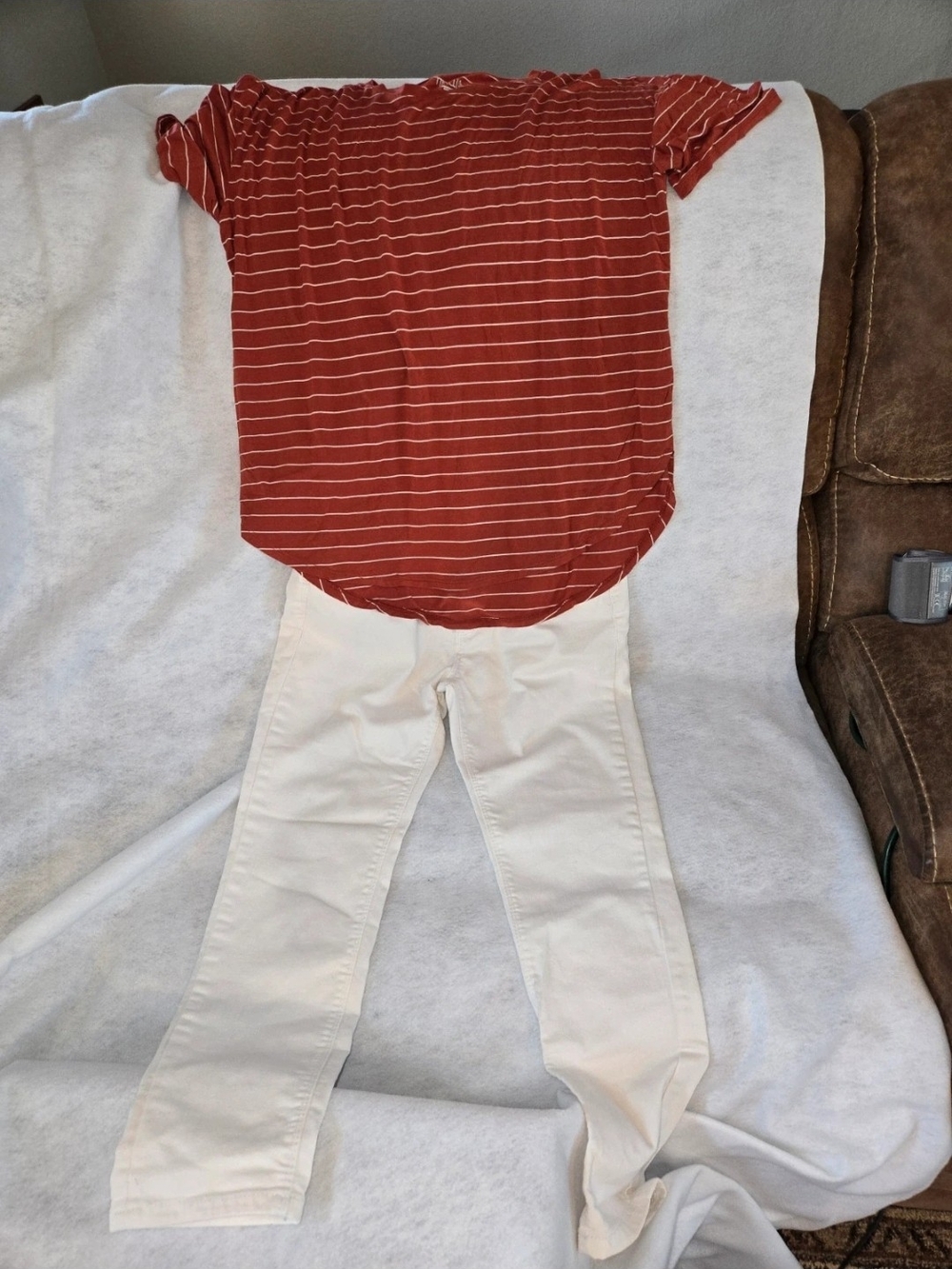 Women's Straight Leg Jeans in White - Classic Everyday Look